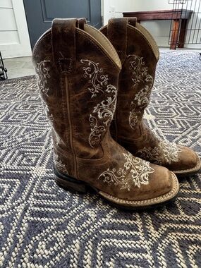 Brown Embroidered Western Cowgirl Boots - Women